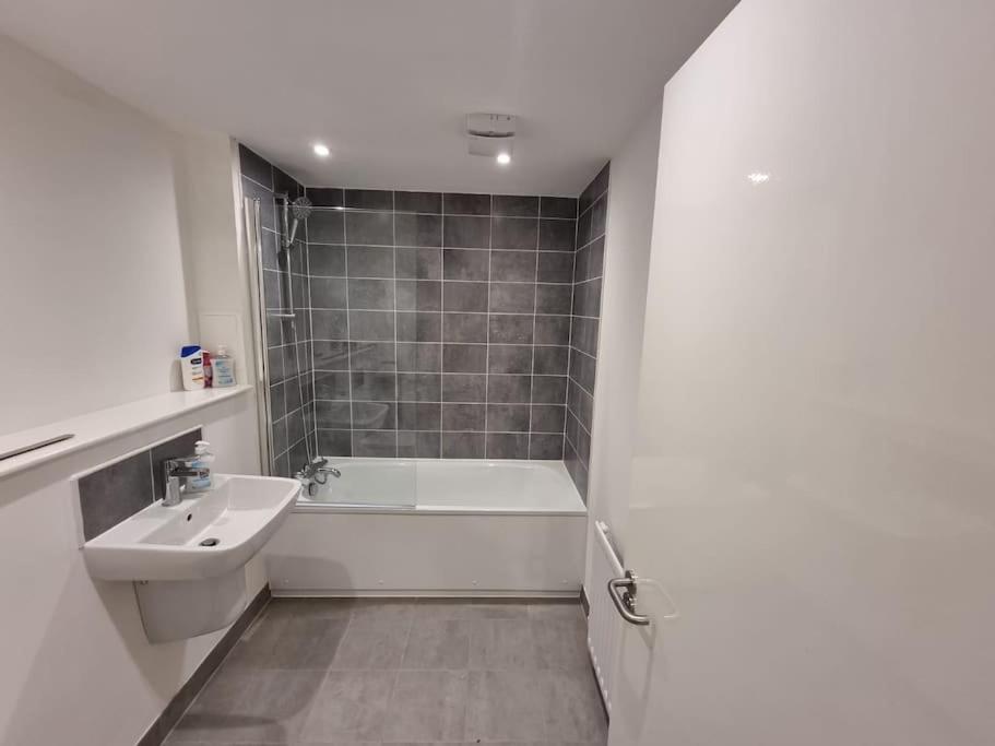Gorgeous Apartment In The Town By Ap Management. Glasgow Bagian luar foto